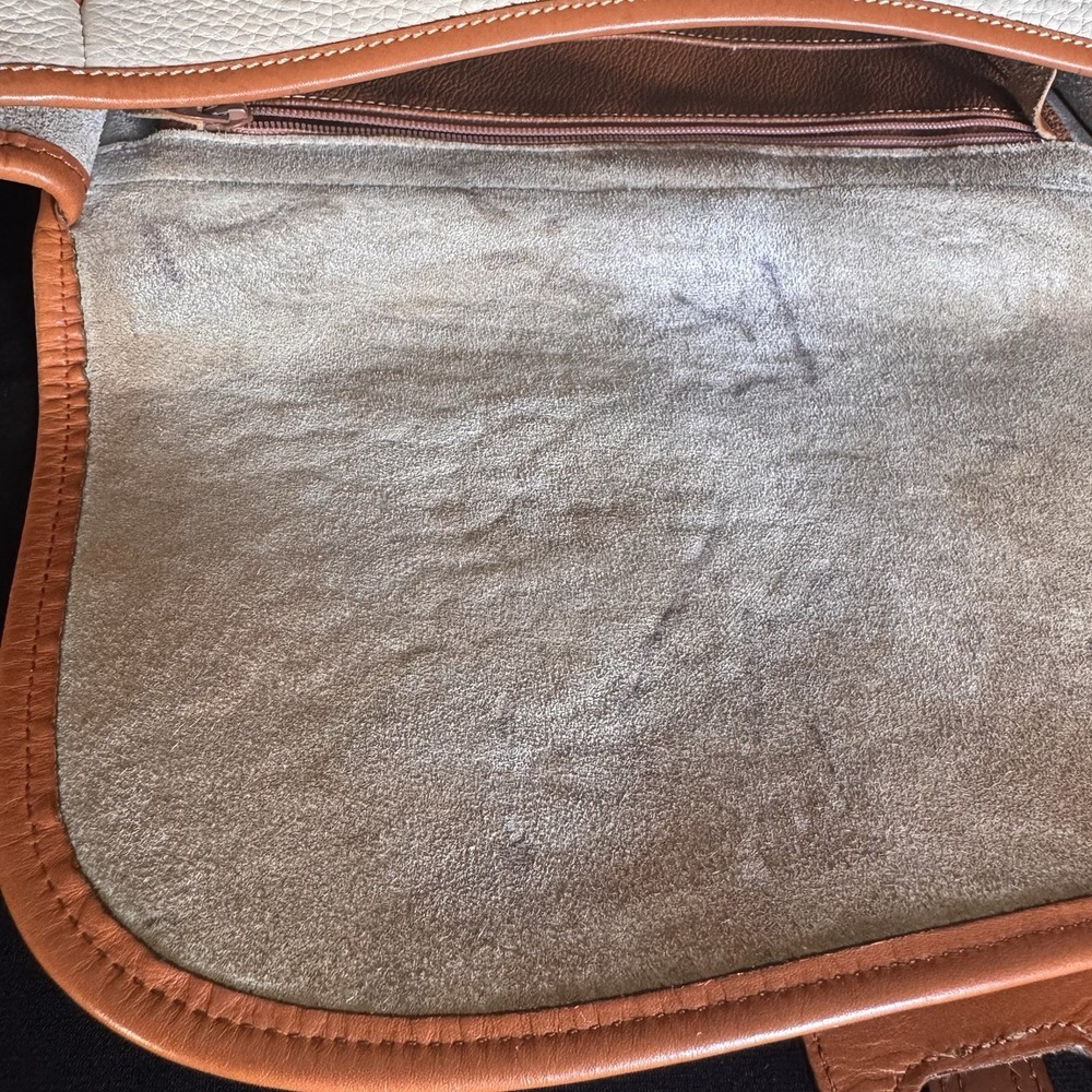 Dooney & Bourke Cream and Tan Pebbled Leather Crossbody Handbag Vintage - Picture 14 of 16